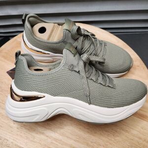 Skechers Hazel Pretty Knitty Sneakers – Women’s 9 Green Knit Memory Foam